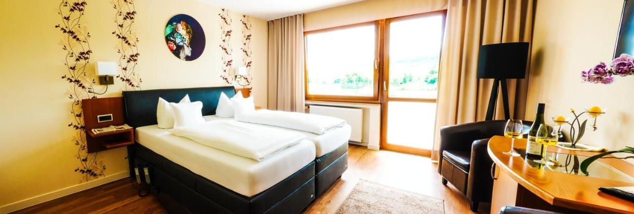 Hotel Zehnthof Urzig Bagian luar foto