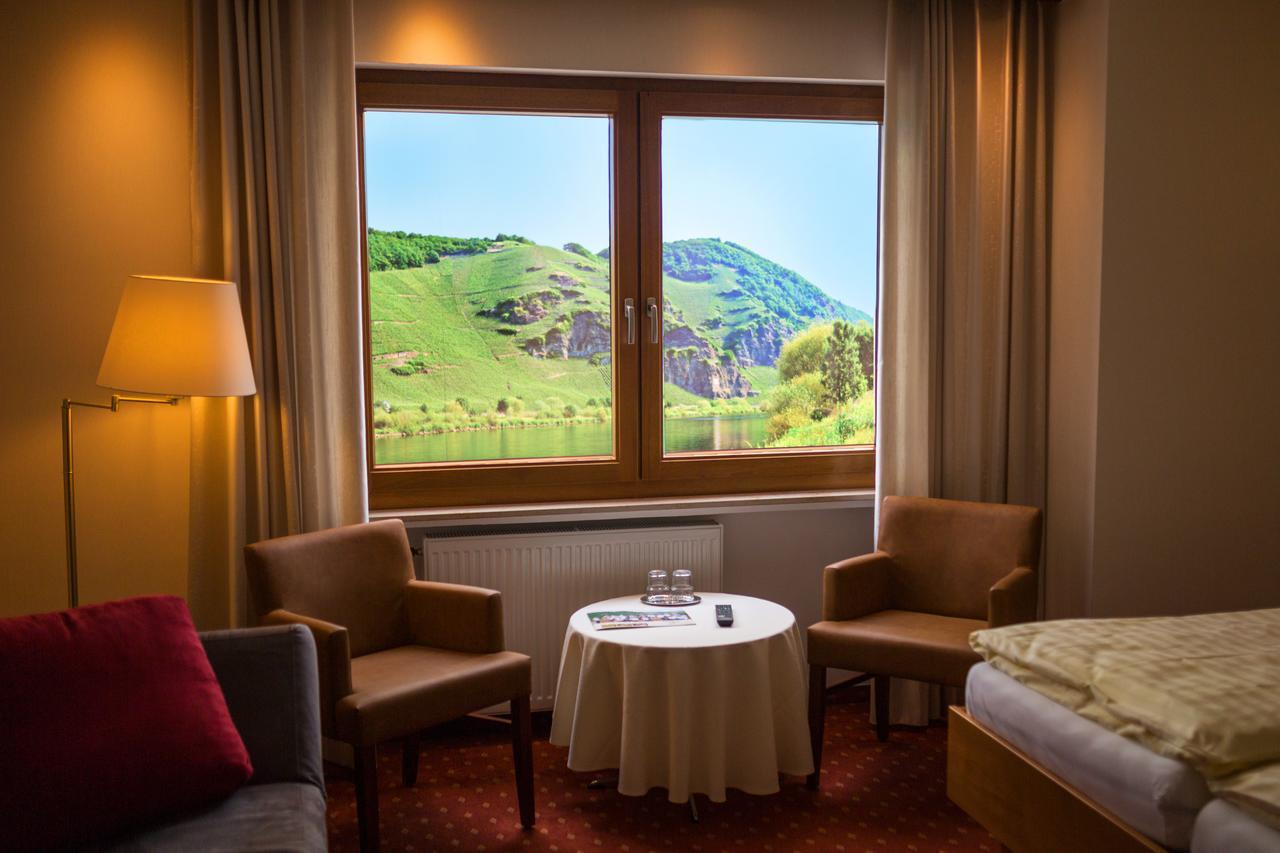 Hotel Zehnthof Urzig Bagian luar foto