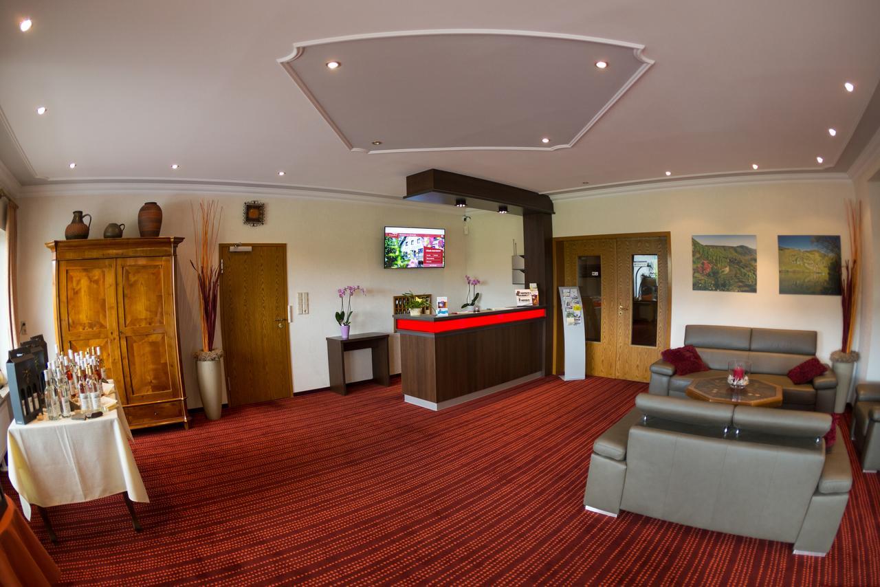 Hotel Zehnthof Urzig Bagian luar foto