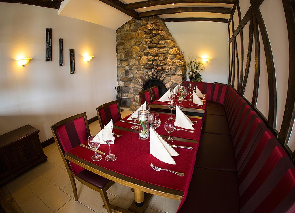 Hotel Zehnthof Urzig Bagian luar foto